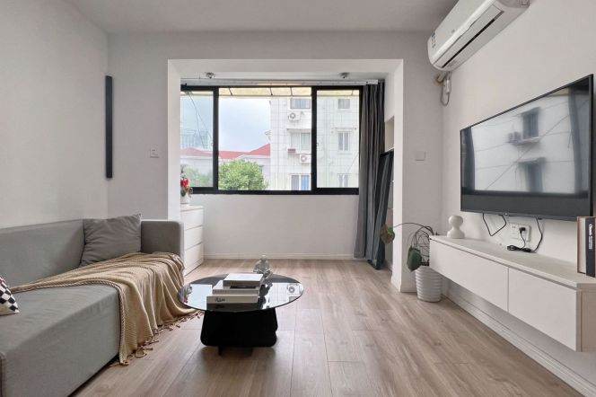 Elevator 1BR – Jiaotong University – 7 minutes to Line 2/11 – Jiangsu Road