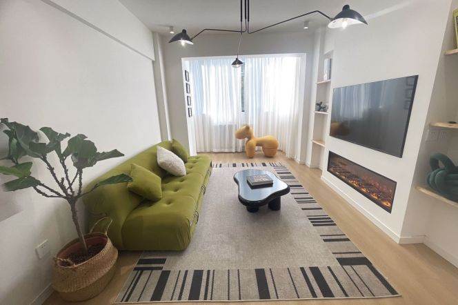 West Nanjing rd/modern 1br 2lr/elevator/central AC/oven/big living room@L2/12/13