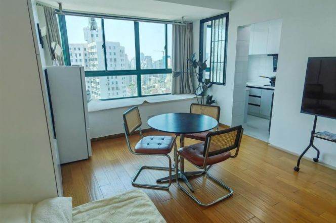 Nice view & Cozy 1 br in HuangPu ,5 mins walking to L 4 NanPu Bridge St.