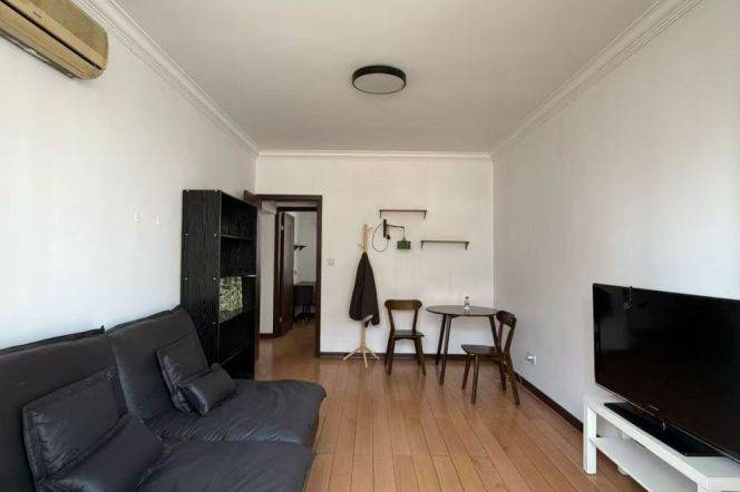 Good Quality bright 1BR APT Changshu Rd 7.5k