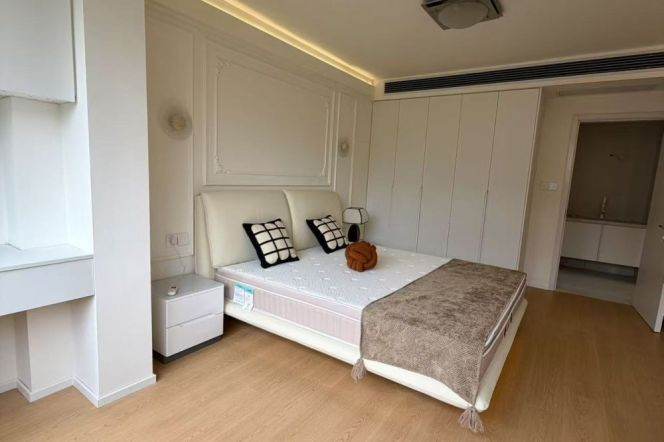 Zhongshan park spacious & nice 2br2bt good condition with 13k