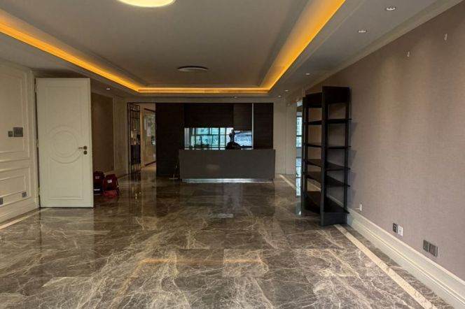 4BR 4BTH w/ Gym & Pool nr ChangPing RD M7