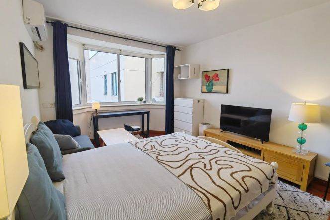 Bright & Cozy 1 br on High floor ,easy to L 2/7 Jing'an Temple  St.