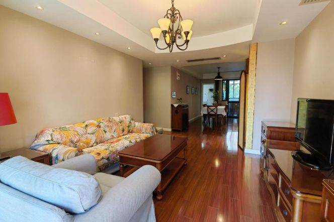 Nice compound & Spacious 2 br  in Jing'an .L 2/12/13 West NanJing Rd near SuZhou Creek