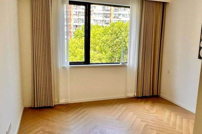 20k Brand new 3Br 2Bathr with open balcony Nr The Creek close to Changshou Rd.line7/13