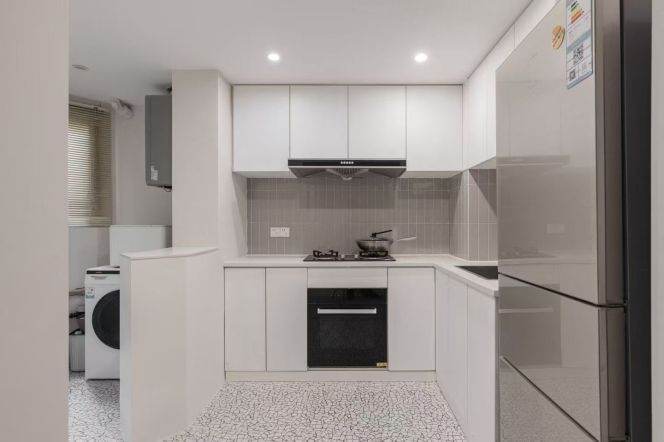 Cozy&Bright 2Br+Balcony @ L2/7/14 Jingan temple station