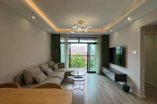 Modern 2brs with balcony and wall heating  in central downtown 