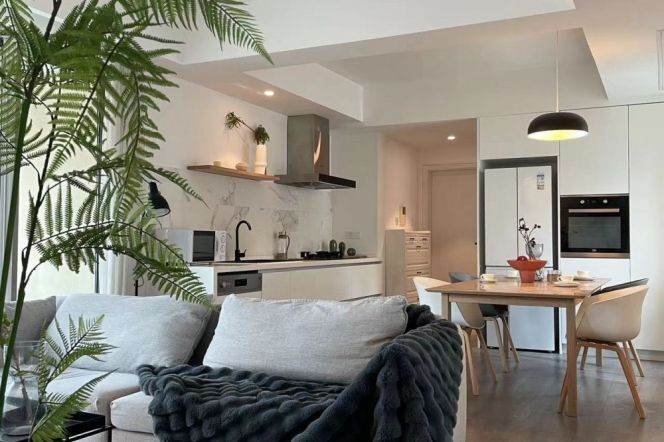 Modern&Spacious&Bright 3Bdrs 2Baths Apt+Open Balcony+Taikoo Hui+Top Compound