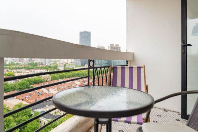 Jing’an & xuhui 2+1br with stunning view newly renovated bright & cozy