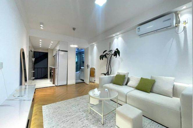 Jiangsu rd/charming 1br 1lr/cozy&quiet/bright room/big living room@L11/2