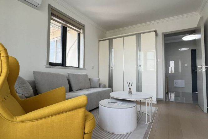 7.8k Clean 1Br Nr Donghua University close to West Yan'an Rd.line3/4