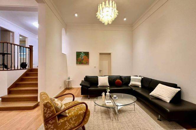 Charming Duplex 220m² 4BR with Private Courtyard nr Line 6, Pudong