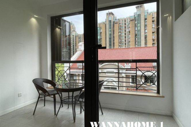 Fabulous&Modern&Bright&Spacious 2Bdrs 1Bath Apt/Good View/W Nanjing Rd CBD+Open Balcony