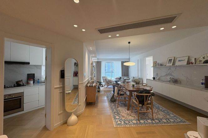 Modern 3BR 2BA 155m² High-Floor Residence nr Suzhou Creek/Jing'an