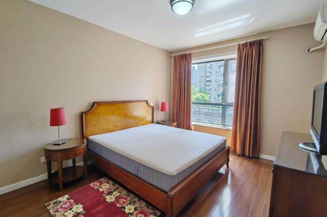 Nice compound & Spacious 2 br  in Jing'an .L 2/12/13 West NanJing Rd near SuZhou Creek