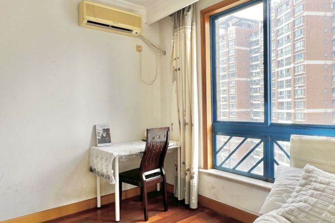 cozy room near Xiaonnamen m-lines 8&9, close to the bund, long/short lease 