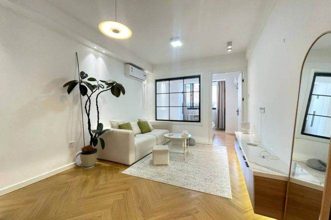 Jiangsu rd/charming 1br 1lr/cozy&quiet/bright room/big living room@L11/2