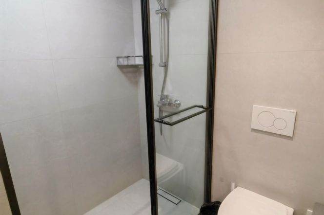 Modern & Nice view 2 br with good price in HuangPu ,near People square. L2/10 NanJing Rd(E) St.