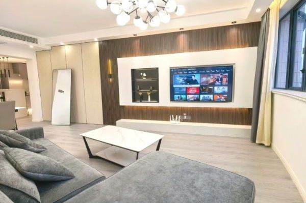 Spacious one bedroom Apt+Floor heating+central AC+oven @ Zhongshan Park