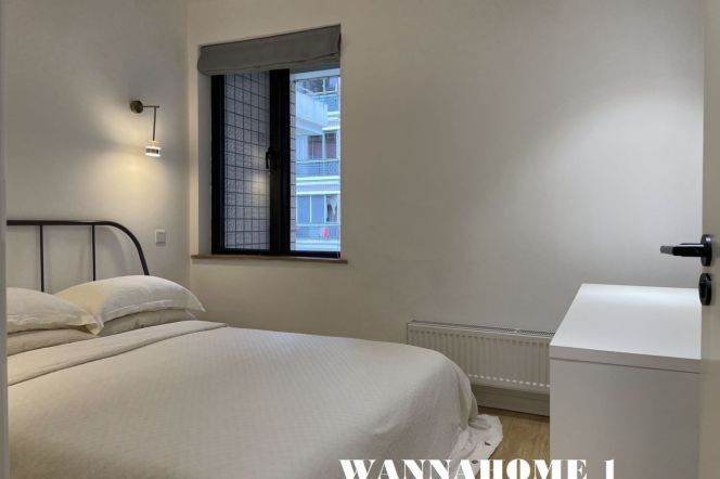 Fabulous&Modern&Bright&Spacious 2Bdrs 1Bath Apt/Good View/W Nanjing Rd CBD+Open Balcony