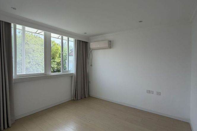 Bright&Spacious 3BR Old Apt w/Balcony nr Jiaotong University Station