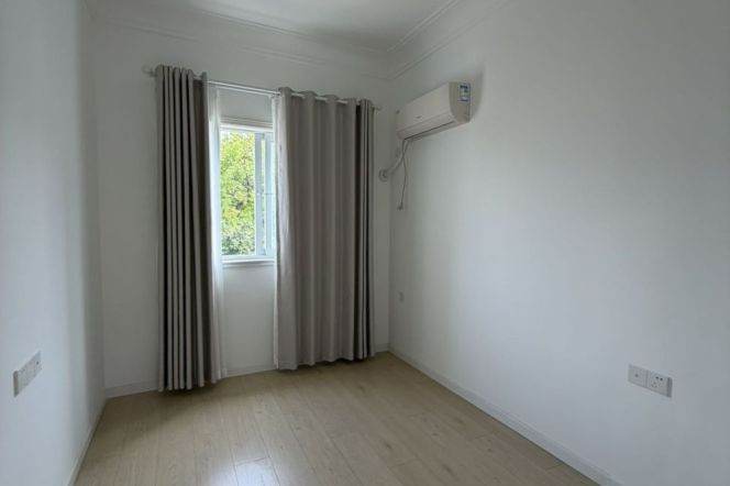 Bright&Spacious 3BR Old Apt w/Balcony nr Jiaotong University Station