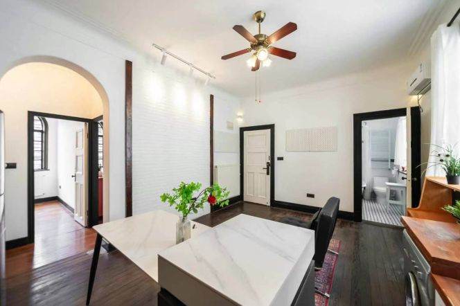 Character/Valuable Huashan Rd Historical Apt 2BR+2BA 12.5K 