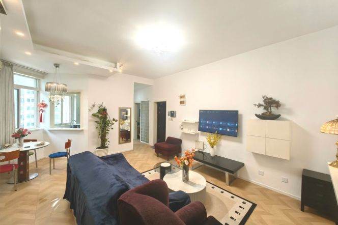 Spacious 1Br/1Lr/1Bt apt nr Changshou rd,M7/13