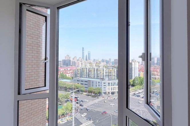 Modern 3BR | 130㎡ Newly Renovated | Next to Line 6