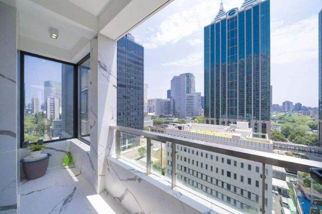 Modern 2brs with floor heating and balcony in Xujiahui