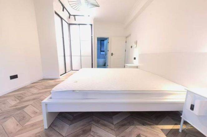 Spacious 3brs&2baths with good view near Zhongshan Park