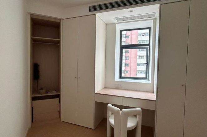 Jing'an Temple, 4-bedroom apartment with a cloakroom + floor heating throughout the house