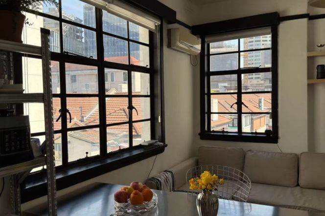 Beautiful 1br with good lighting near Jiangsu Road