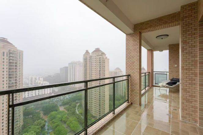 Brand new decoration 5brs with terrace and floor heating in Gu bei 