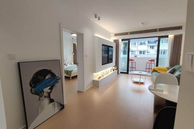 Tasty 2br apt with modern style in Gubei,Close to SUIS, Line 15