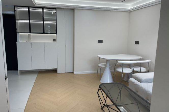 Brand new renovated 1br apt,with green view,close to Line 2