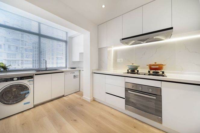 Modern 3brs with floor heating and balcony  in Xujiahui area,