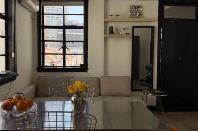 Beautiful 1br with good lighting near Jiangsu Road