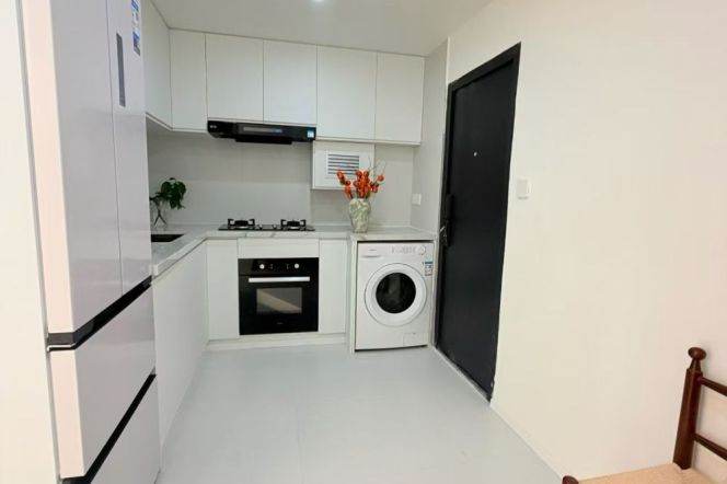 Modern 2brs/110sqm & elevator/oven @Zhongshan Park & Line 2/3/4