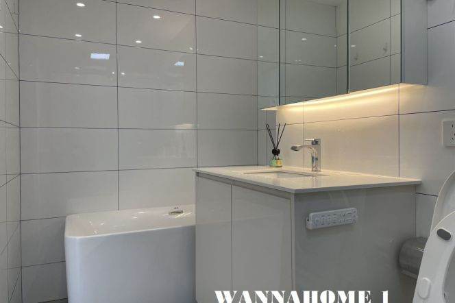 Large Open Balcony+Spacious&Really Bright 3Brs 2Baths Apt+Jing An Temple+Great Compound