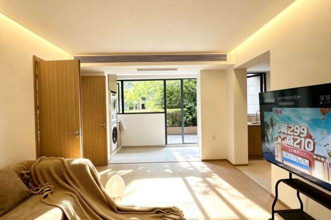 15.8k Brand new 1Br with big courtyard Nr Wuding Rd.line14