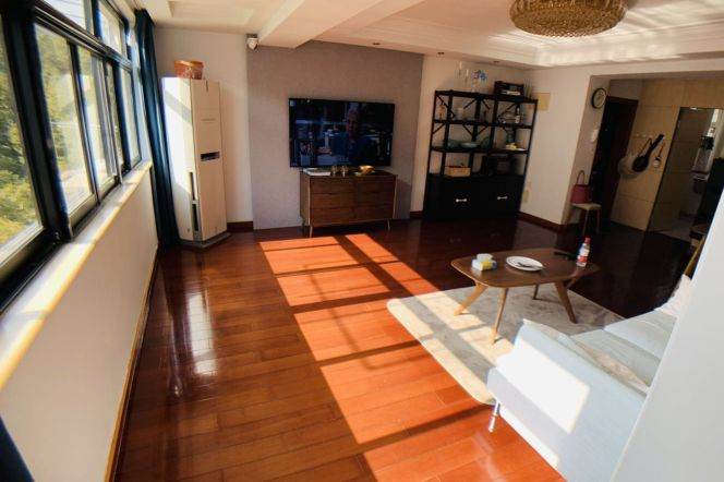 Spacious 3Brs/2Lrs/2Bts apt nr Jiaotong university,M10/11