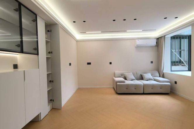 Brand new renovated 1br apt,with green view,close to Line 2