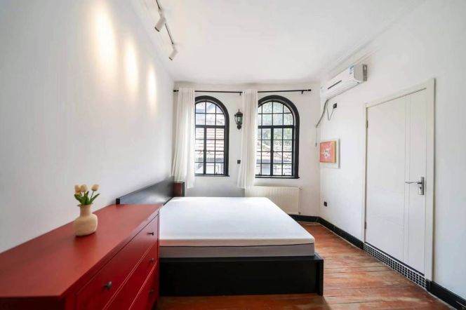 Character/Valuable Huashan Rd Historical Apt 2BR+2BA 12.5K 