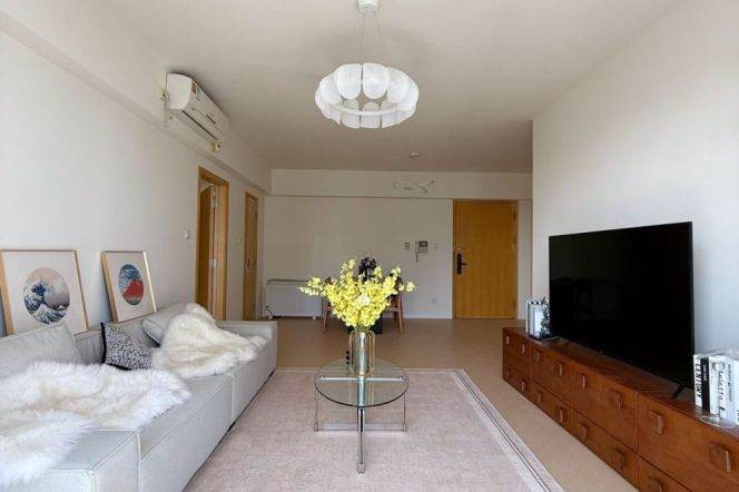 Sun-drenched 2BR 2BA High-Floor w/Balcony in La Cite/Xujiahui