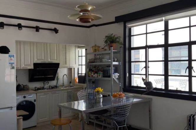 Beautiful 1br with good lighting near Jiangsu Road