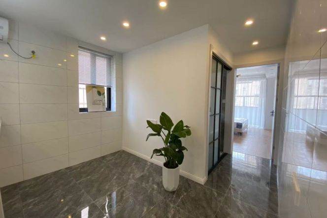 Hongqiao rd elevator 1BR apartment