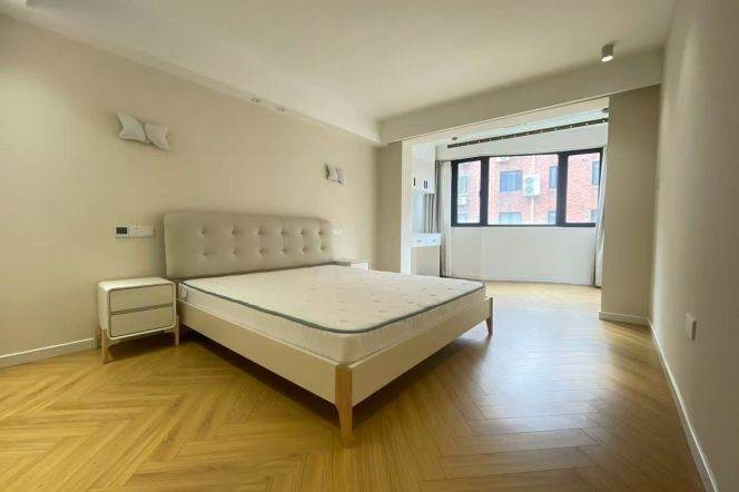 Simple Stylish 2Brm With 2 Balconies Near Line 2 Weining Rd