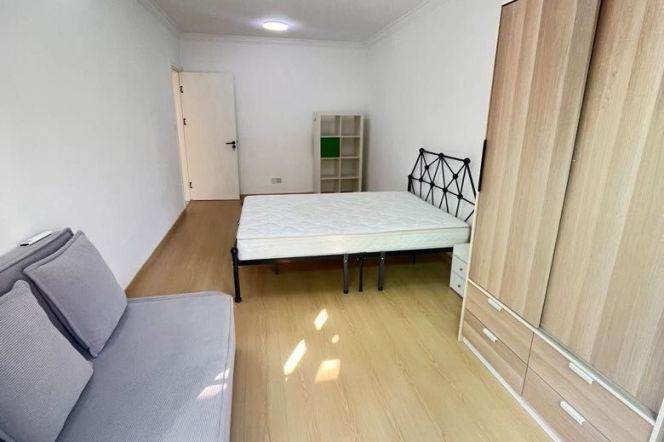 Nice and clean two bedrooms near Changshu rd station