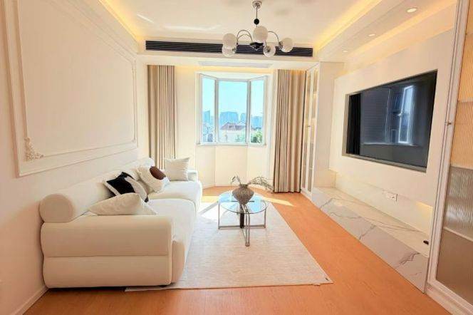 Modern 2brs/110sqm & elevator/oven @Zhongshan Park & Line 2/3/4